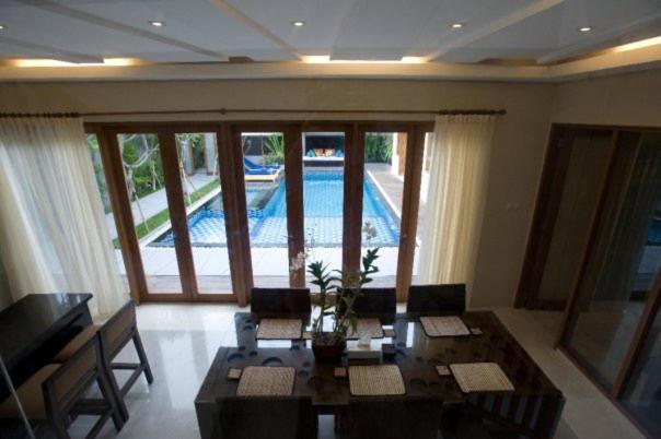 Villa Travis Seminyak Exterior foto