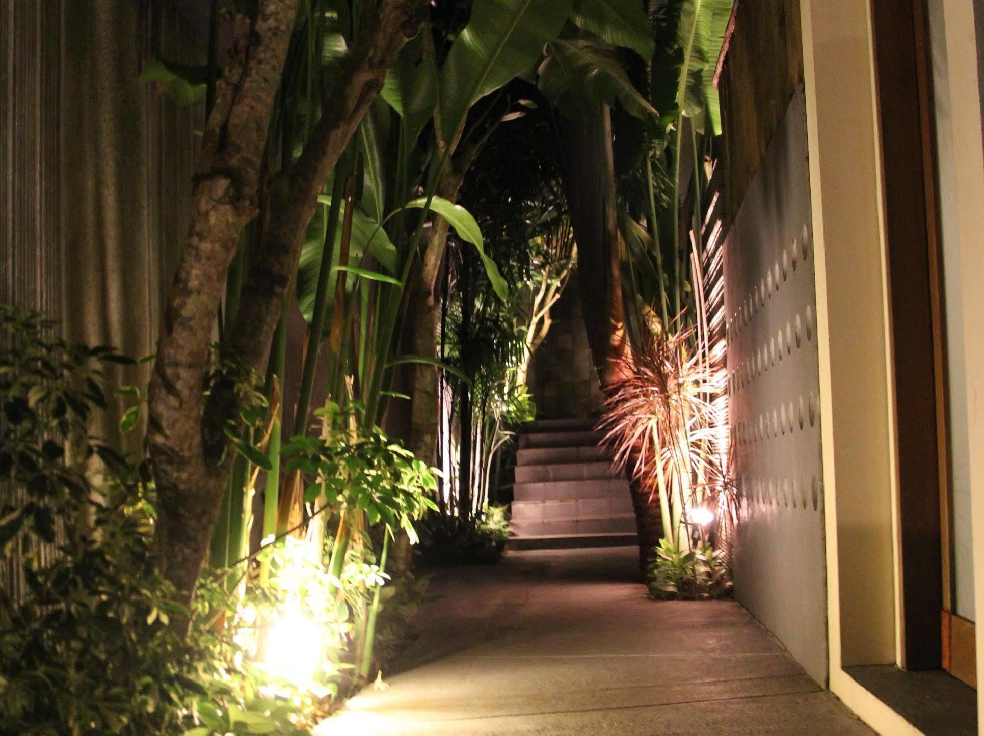 Villa Travis Seminyak Exterior foto