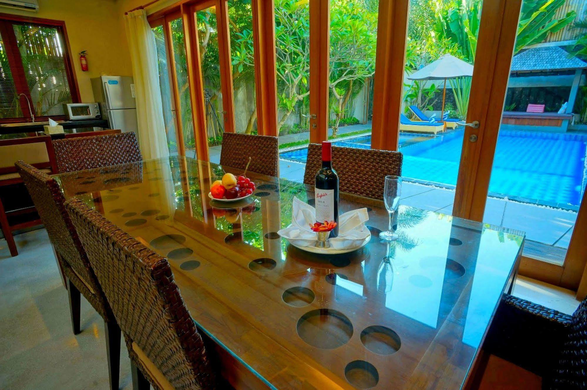 Villa Travis Seminyak Exterior foto
