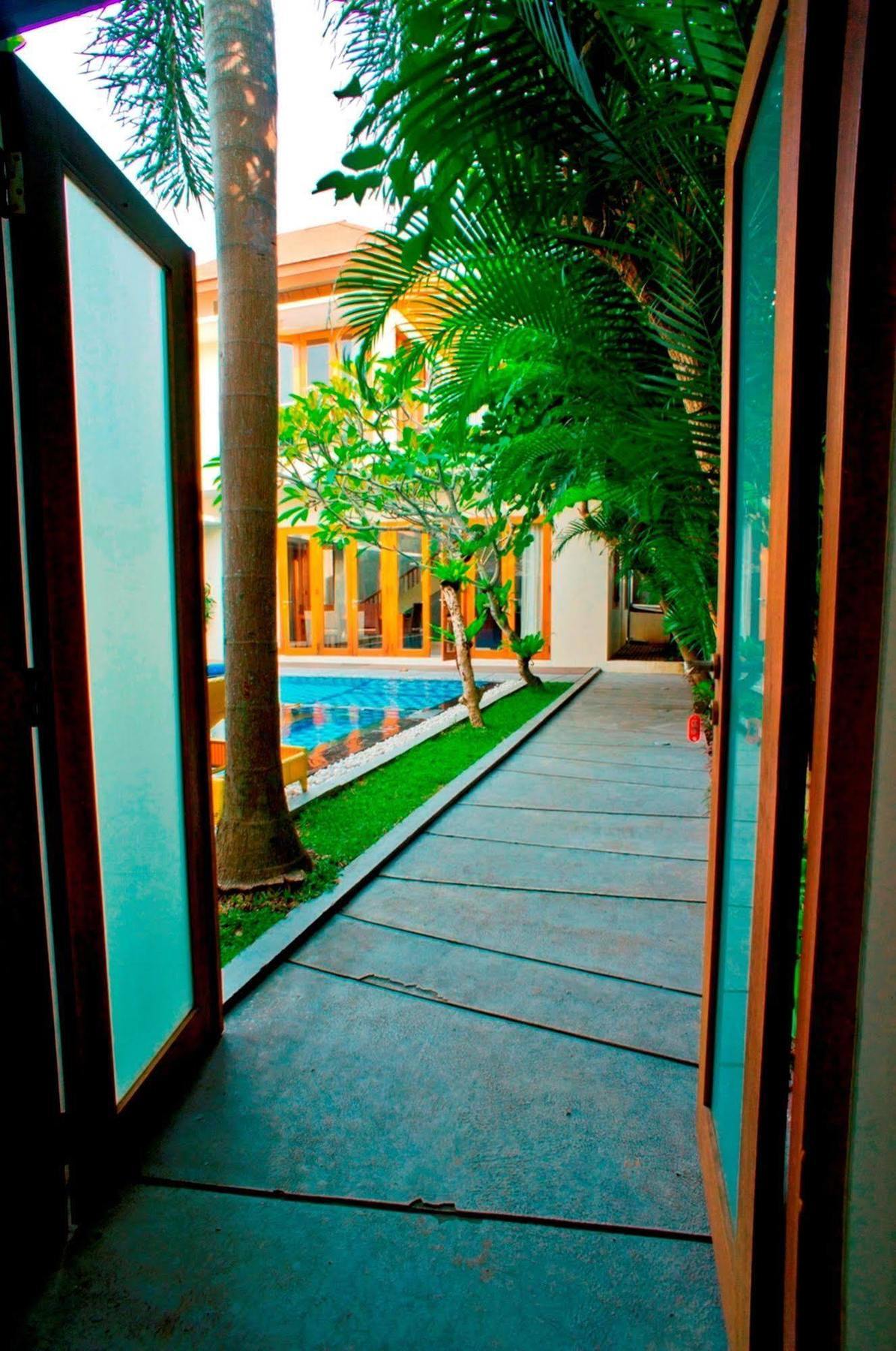 Villa Travis Seminyak Exterior foto